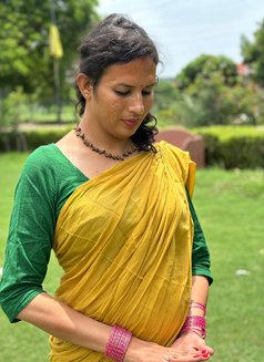 Meera Singh for Online Services - Transsexual escort in Dubai Photo 10 of 13