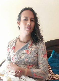 Meera Singh for Online Services - Transsexual escort in Dubai Photo 11 of 13