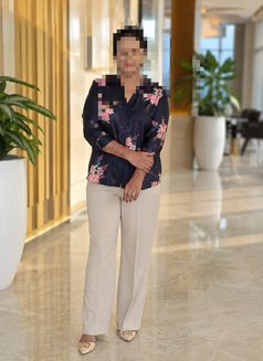 Meera Tamil Milf Working women in Dubai - escort in Dubai Photo 2 of 4