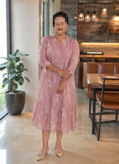 Meera Tamil Milf Working women in Dubai - escort in Dubai Photo 3 of 4