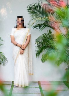 Meera Tamil Milf Working women in Dubai - escort in Dubai Photo 4 of 4