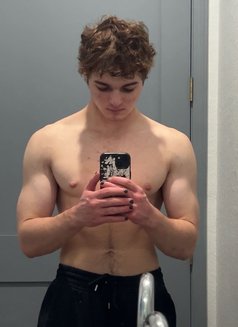 Meet 18 Year Old Keiran Woods - Acompañantes masculino in Tokyo Photo 1 of 4