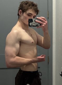 Meet 18 Year Old Keiran Woods - Acompañantes masculino in Tokyo Photo 2 of 4