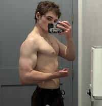 Meet 18 Year Old Keiran Woods - Male escort in Tokyo