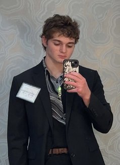 Meet 18 Year Old Keiran Woods - Male escort in Tokyo Photo 7 of 8