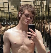 Meet 18 Year Old Keiran Woods - Male escort in Tokyo