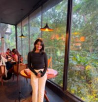 Meet and Cam - escort in Mumbai