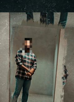 Meet Elegent - Male escort in Colombo Photo 1 of 3