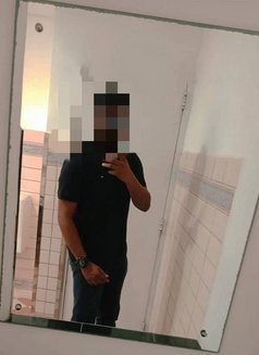 Meet Elegent - Male escort in Colombo Photo 2 of 3