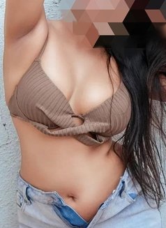 Cam session available now - escort in Kolkata Photo 1 of 2