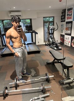 Meet - masseur in Mumbai Photo 3 of 5
