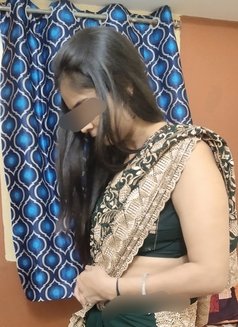 Meet me special palace & Cam - escort in Bangalore Photo 1 of 2