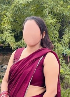 Meethi - escort in New Delhi Photo 12 of 12