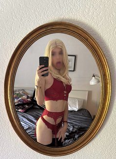 MeetMelania - Transsexual escort in Monaco Photo 2 of 5