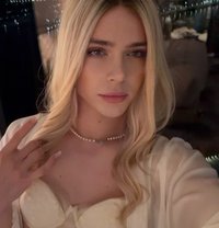 MeetMelania - Acompañantes transexual in Paris