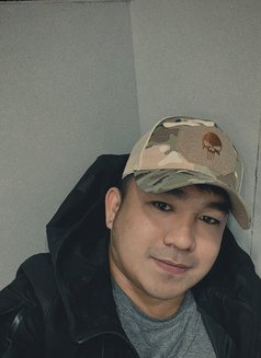 MeetUP/CamShow - Acompañantes masculino in Manila Photo 13 of 14