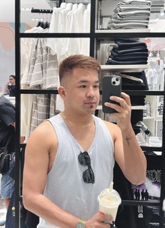 MeetUp/CamShow - Male escort in Manila Photo 12 of 12