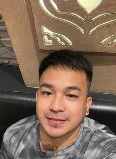 MeetUP/CamShow - Male escort in Manila Photo 14 of 14