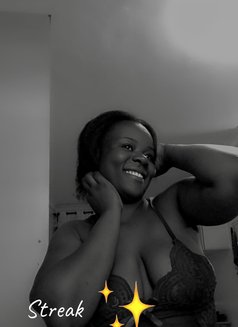 Meg - escort in Nairobi Photo 2 of 12