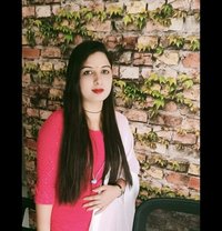 Megha - Agencia de putas in Surat
