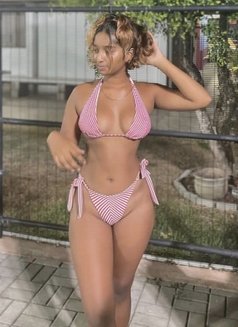 Megan - puta in Dar es Salaam Photo 2 of 3