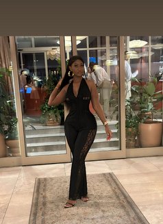 Megan - puta in Dubai Photo 3 of 5