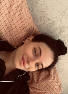 Megan - puta in Dubai Photo 5 of 9