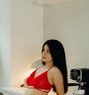 Megan - puta in Dubai Photo 7 of 9