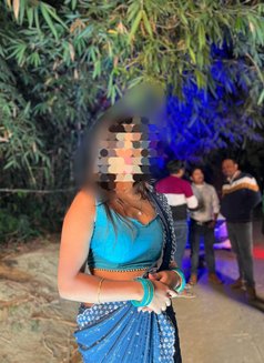 Megha - puta in Bangalore Photo 2 of 4