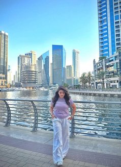 Mehar - puta in Dubai Photo 3 of 5