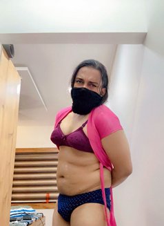 Mehra CrossDresser - Transsexual escort in London Photo 10 of 11