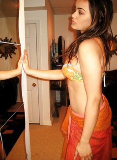 Mehwish - escort in Karāchi Photo 2 of 3