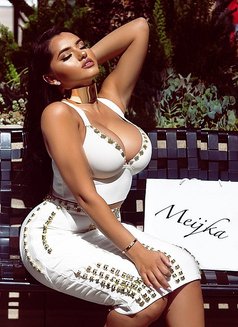 Meijka - escort in Amsterdam Photo 2 of 5