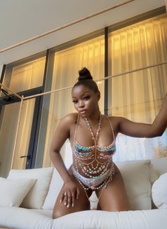 Mel - escort in Riyadh Photo 4 of 7