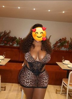 Lisa - escort in Abidjan Photo 4 of 7