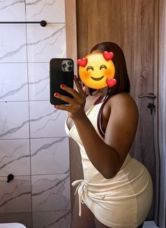 Lisa - escort in Abidjan Photo 6 of 7