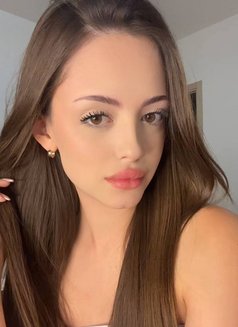 Melania - escort in Hong Kong Photo 1 of 7