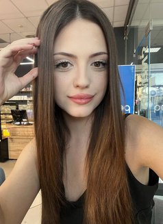 Melania - escort in Hong Kong Photo 2 of 7