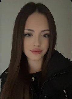 Melania - escort in Hong Kong Photo 3 of 7