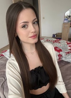 Melania - escort in Hong Kong Photo 5 of 7