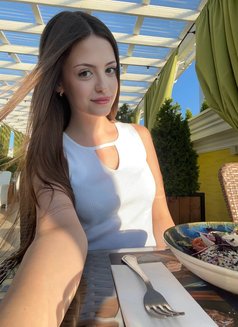 Melania - escort in Hong Kong Photo 6 of 7