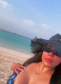 Melanie - puta in Abu Dhabi Photo 4 of 11