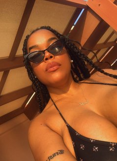 Melanie - puta in Abu Dhabi Photo 7 of 11