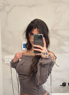 Mélanie - escort in Caen Photo 1 of 2