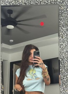 Mélanie - escort in Caen Photo 2 of 2