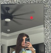 Mélanie - puta in Caen