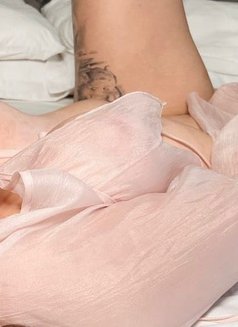 Melanie - escort in Berlin Photo 1 of 3