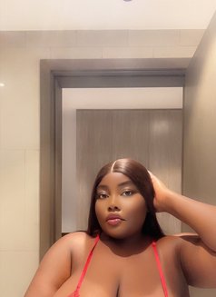 Melanin - puta in Dubai Photo 4 of 5