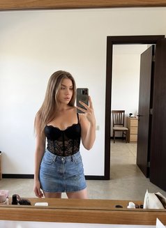 Melany - escort in Hong Kong Photo 4 of 8