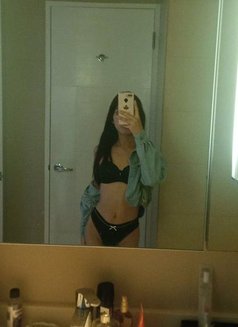 Meldest - Acompañantes transexual in Makati City Photo 6 of 10